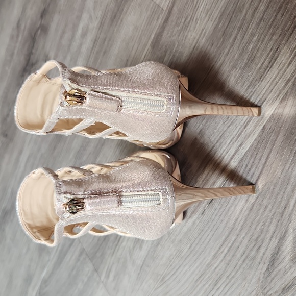 Vince Camuto "Gavin" Dress Sandal - Soft Gold - Picture 6 of 7